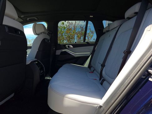 New 2026 BMW X5 xDrive40i w/ M Sport Package AWD/4WD image 9