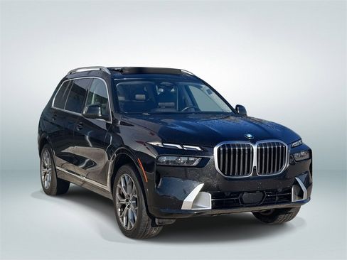 Used 2023 BMW X7 xDrive40i image 2