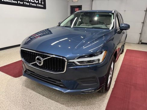 Used 2018 Volvo XC60 T5 Momentum w/ Convenience Package image 4