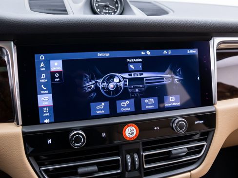 New 2026 Porsche Macan image 26