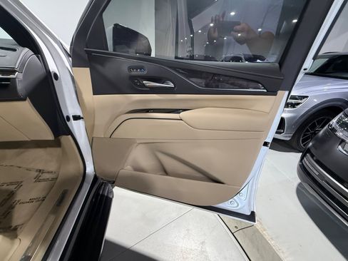 Used 2023 Cadillac Escalade Premium Luxury AWD/4WD image 32