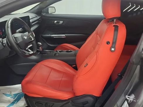 Used 2025 Ford Mustang GT Premium RWD image 5