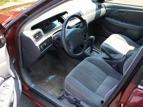 Used 2000 Toyota Camry LE FWD image 5