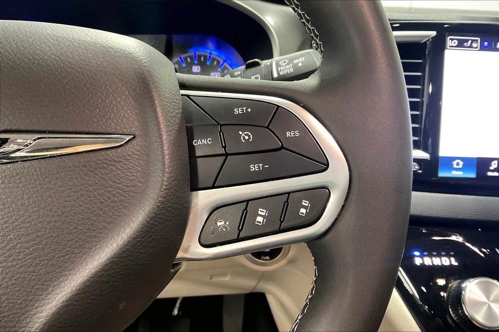 Used 2024 Chrysler Pacifica Touring-L FWD image 25