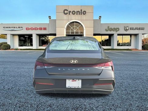 Used 2024 Hyundai Elantra SEL FWD image 4