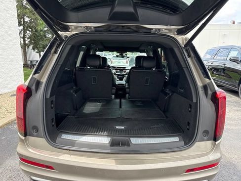 Used 2022 Cadillac XT6 Premium Luxury w/ Technology Package AWD/4WD image 9