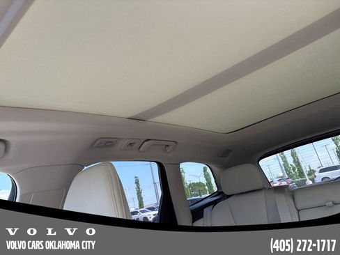 Used 2023 Volvo XC60 B5 Plus w/ Climate Package image 12