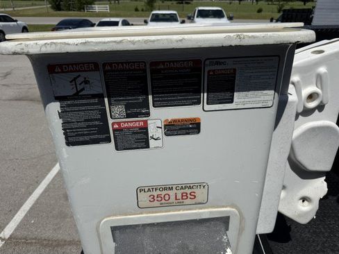 Used 2011 Ford F550 4x4 Regular Cab Super Duty w/ Payload Upgrade Pkg image 16