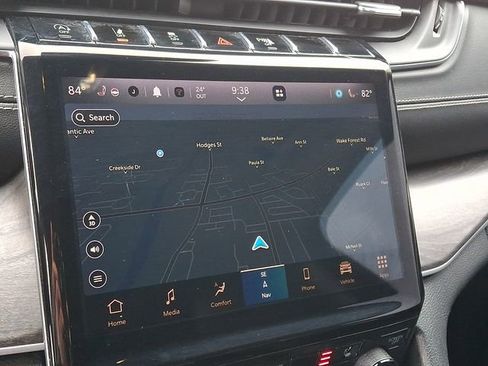 Used 2023 Jeep Grand Cherokee L Limited image 18