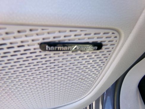 Used 2022 Chrysler Pacifica Limited FWD image 12