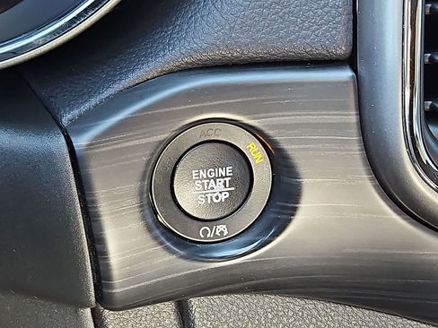 Used 2020 Jeep Grand Cherokee Laredo AWD/4WD image 23