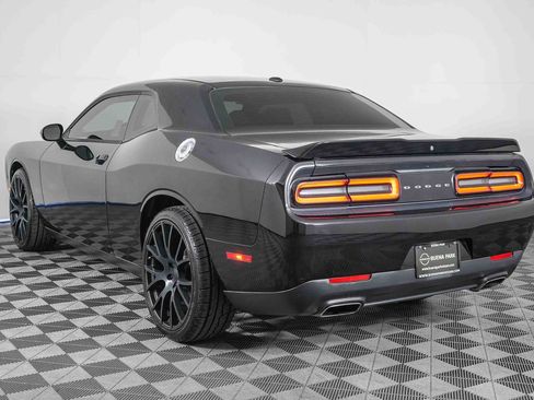 Used 2019 Dodge Challenger SXT image 6