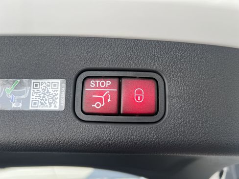 Certified 2025 Mercedes-Benz GLC 300 image 15