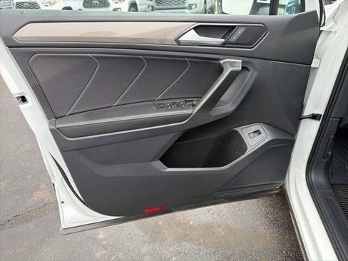 Used 2024 Volkswagen Tiguan SE image 18