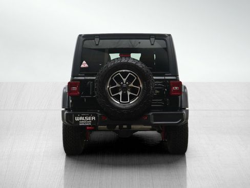 Used 2025 Jeep Wrangler Unlimited Rubicon w/ Dual Top Group AWD/4WD image 4