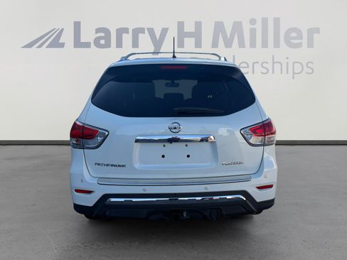 Used 2016 Nissan Pathfinder Platinum image 4