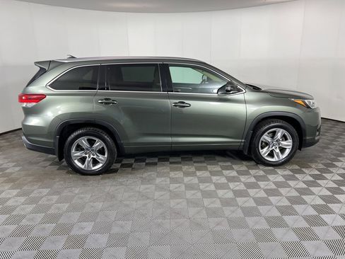 Used 2018 Toyota Highlander Limited image 3
