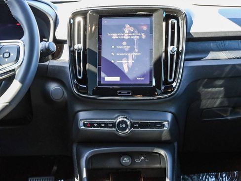 Used 2023 Volvo C40 P8 Recharge Ultimate image 13