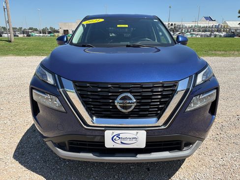 Used 2021 Nissan Rogue SV FWD image 2