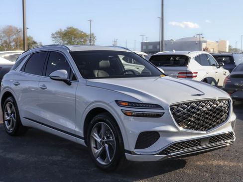 Used 2026 Genesis GV70 2.5T Select image 16