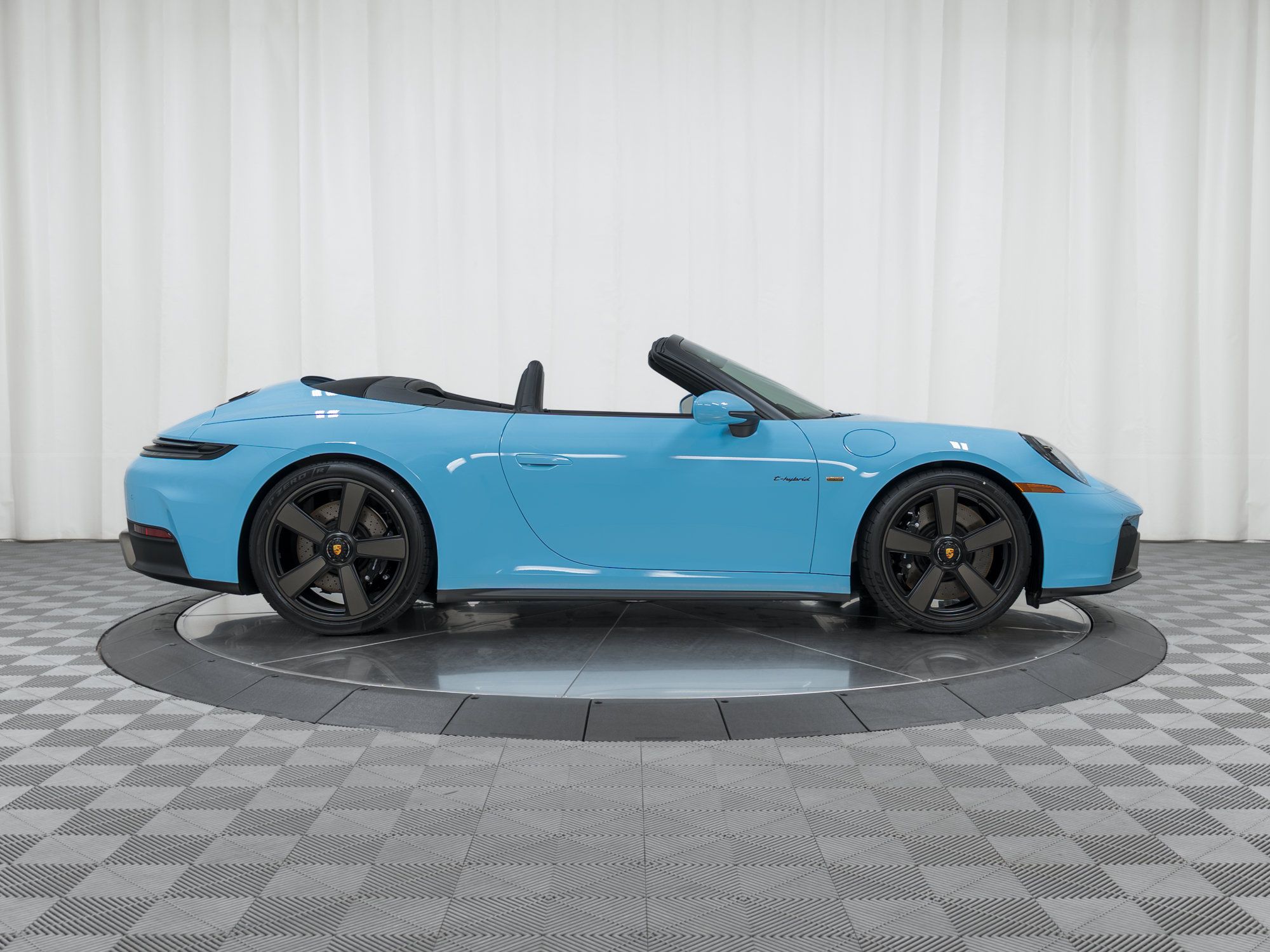 Used 2026 Porsche 911 GTS RWD image 8