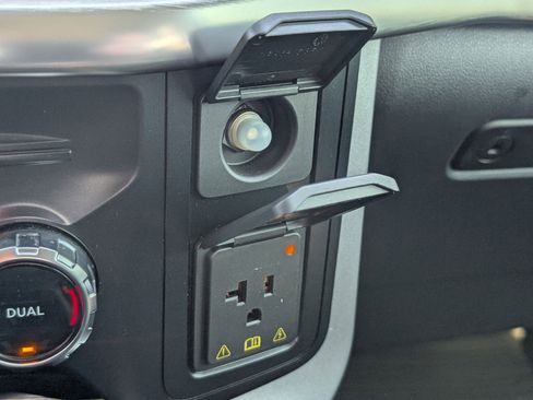 Used 2023 Ford F150 Lariat w/ Trailer Tow Package image 21