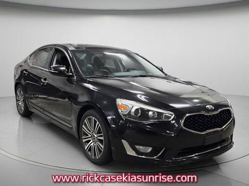 Used 2014 Kia Cadenza Premium w/ Luxury Package FWD image 4