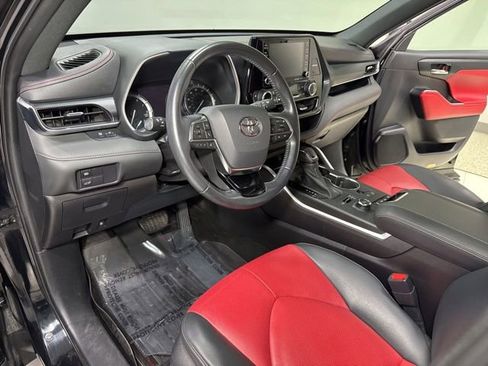 Used 2021 Toyota Highlander XSE AWD/4WD image 14