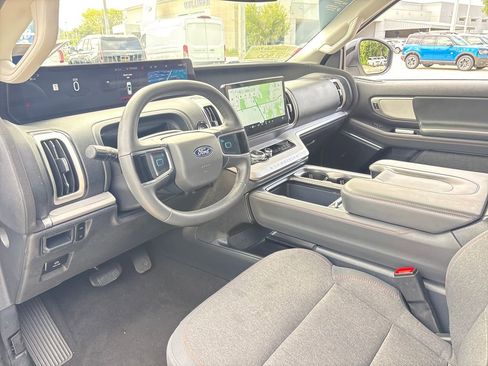 Used 2025 Ford Expedition Max Active RWD image 6