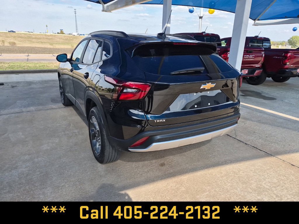 Used 2026 Chevrolet Trax LT FWD image 13