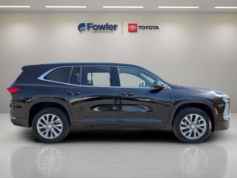 Used 2025 Buick Enclave Preferred FWD image 8