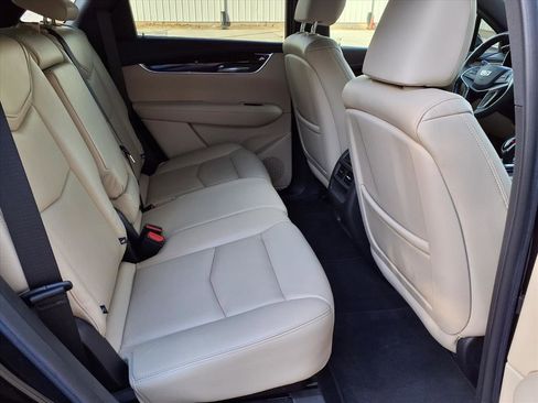 Used 2018 Cadillac XT5 Luxury image 10