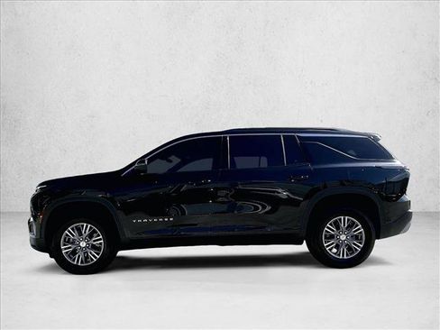Used 2025 Chevrolet Traverse LT FWD image 6