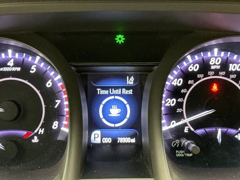 Used 2017 Toyota Avalon Limited w/ Carpet Mat Package image 9