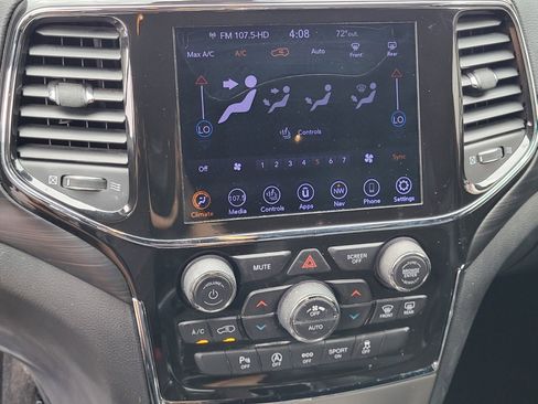 Used 2021 Jeep Grand Cherokee Laredo X RWD image 20