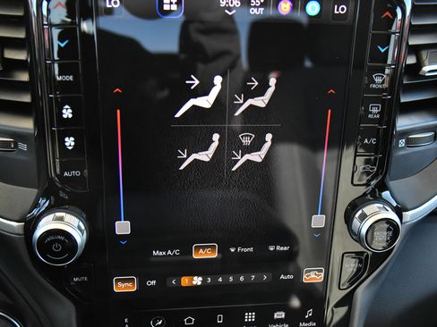 Used 2024 RAM 2500 Big Horn w/ Night Edition AWD/4WD image 27