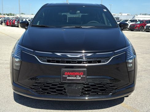 New 2027 Chrysler Pacifica Select AWD/4WD image 3