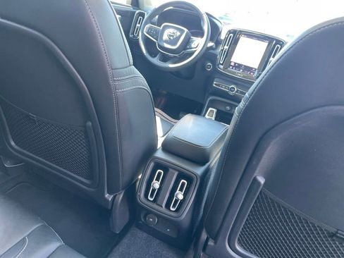 Used 2023 Volvo XC40 B5 Plus AWD/4WD image 17