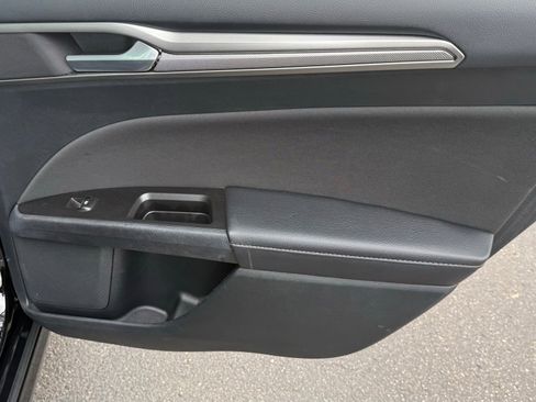 Used 2017 Ford Fusion SE w/ Fusion SE Technology Package image 14