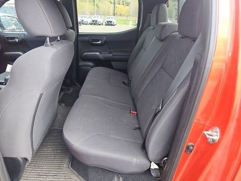 Used 2017 Toyota Tacoma TRD Sport w/ Tow Package (A/T) AWD/4WD image 8