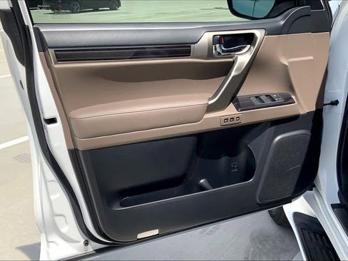 Used 2020 Lexus GX 460 Premium w/ Premium Package AWD/4WD image 22