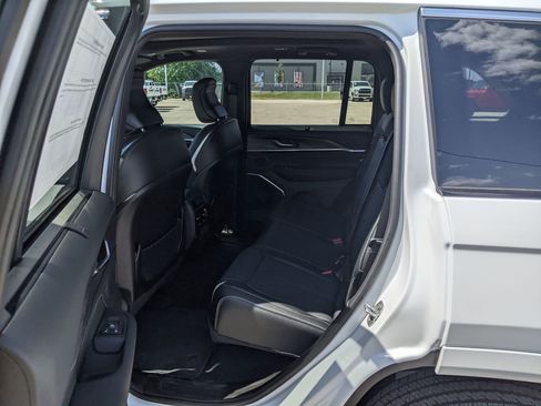 New 2025 Jeep Grand Cherokee Overland w/ Luxury Tech Group IV image 17