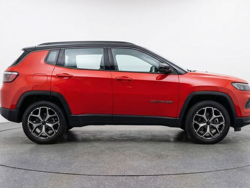 Used 2025 Jeep Compass Limited image 11