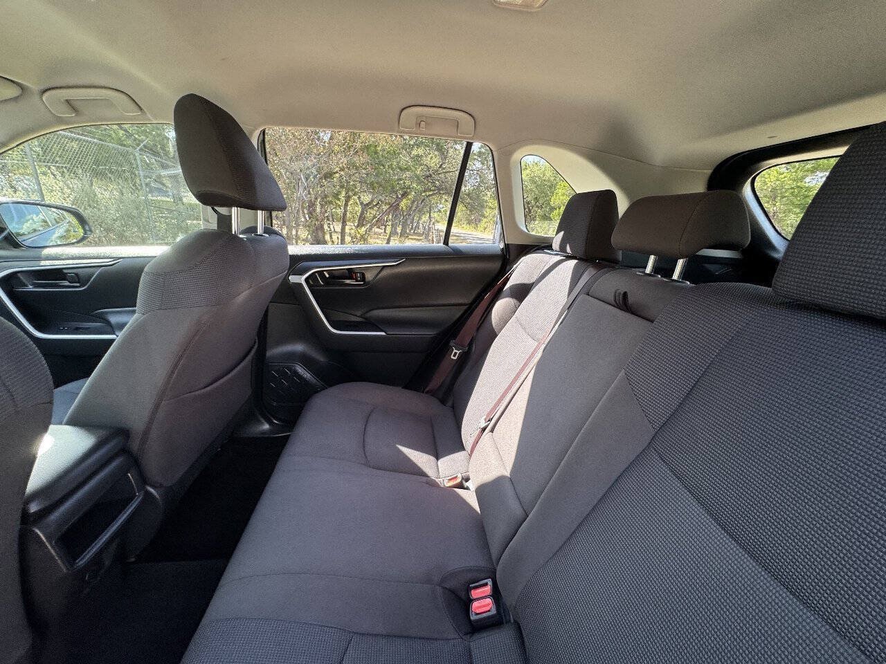 Used 2019 Toyota RAV4 LE FWD image 24
