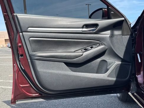 Used 2023 Nissan Altima 2.5 SV image 7