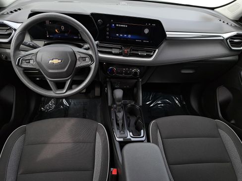 Used 2024 Chevrolet TrailBlazer LT w/ Driver Confidence Package FWD image 9