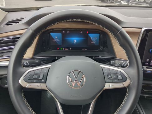 Used 2024 Volkswagen Atlas SE image 18