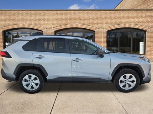 Used 2020 Toyota RAV4 LE image 2