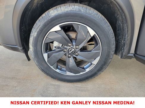 Certified 2025 Nissan Rogue SV image 18