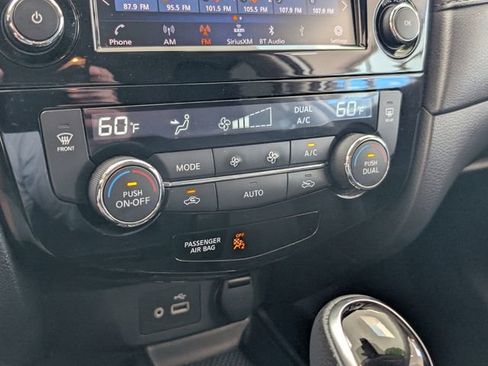 Used 2019 Nissan Rogue SV w/ Premium Package FWD image 21